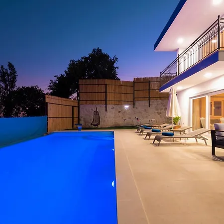 Vila Zeybek Evi *